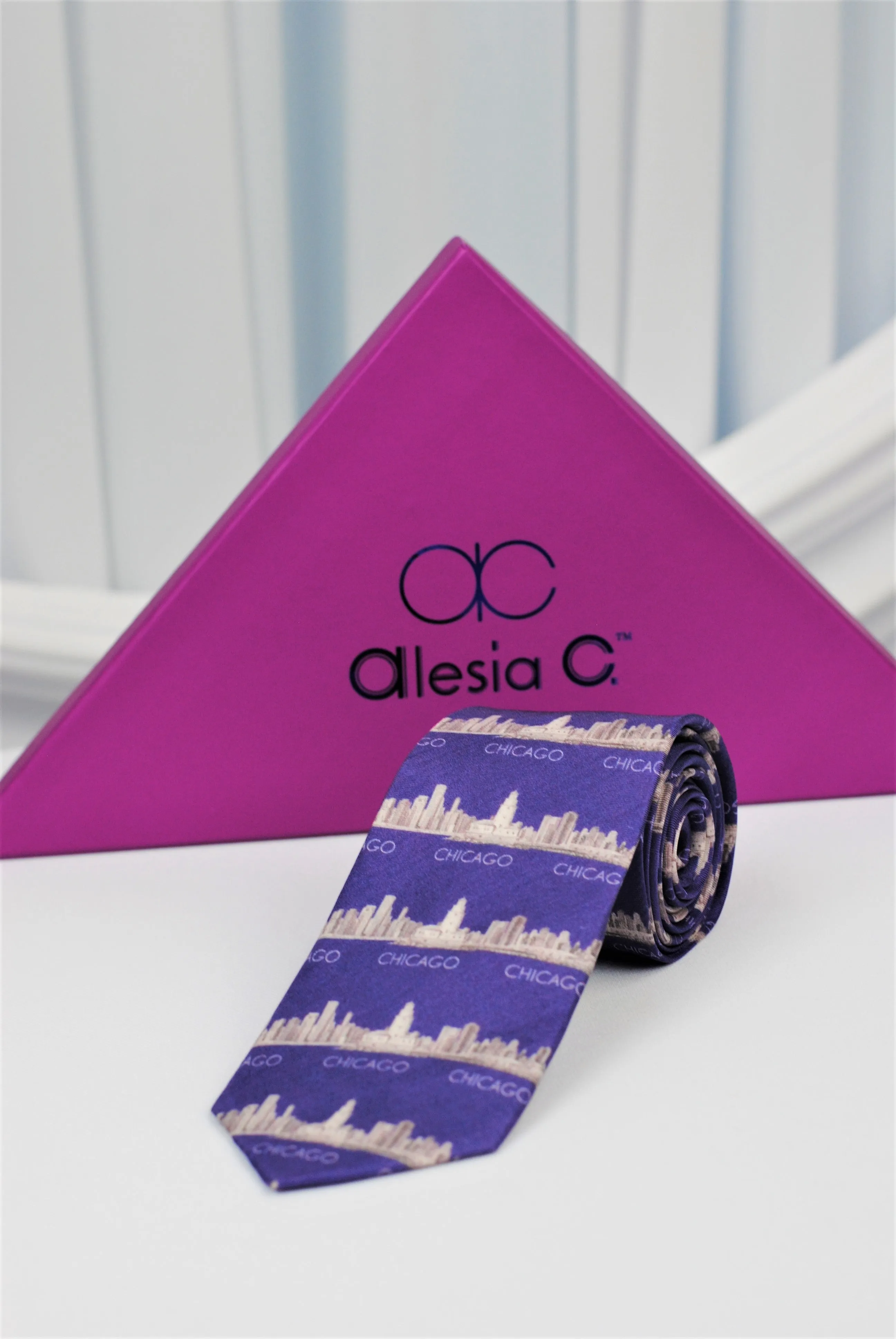 CHICAGO Skyline 100% Silk Men Tie in Purple Horizontal