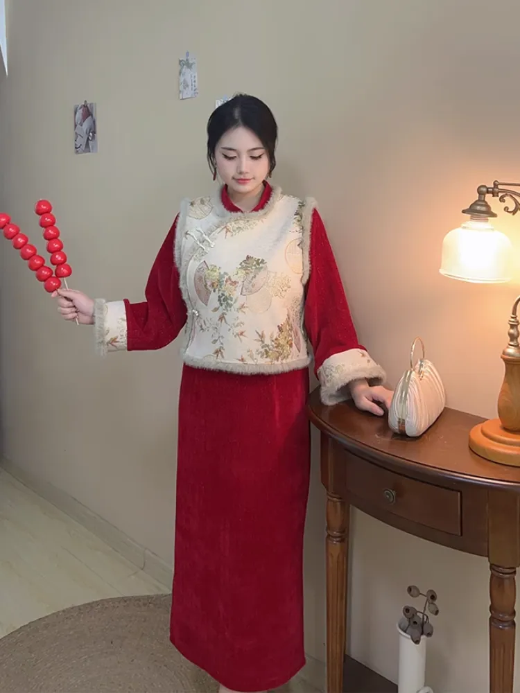 Hong Bao 红包 Red Envelope 1920s Inspired Plus Size Winter Qipao & Majia Vest Set