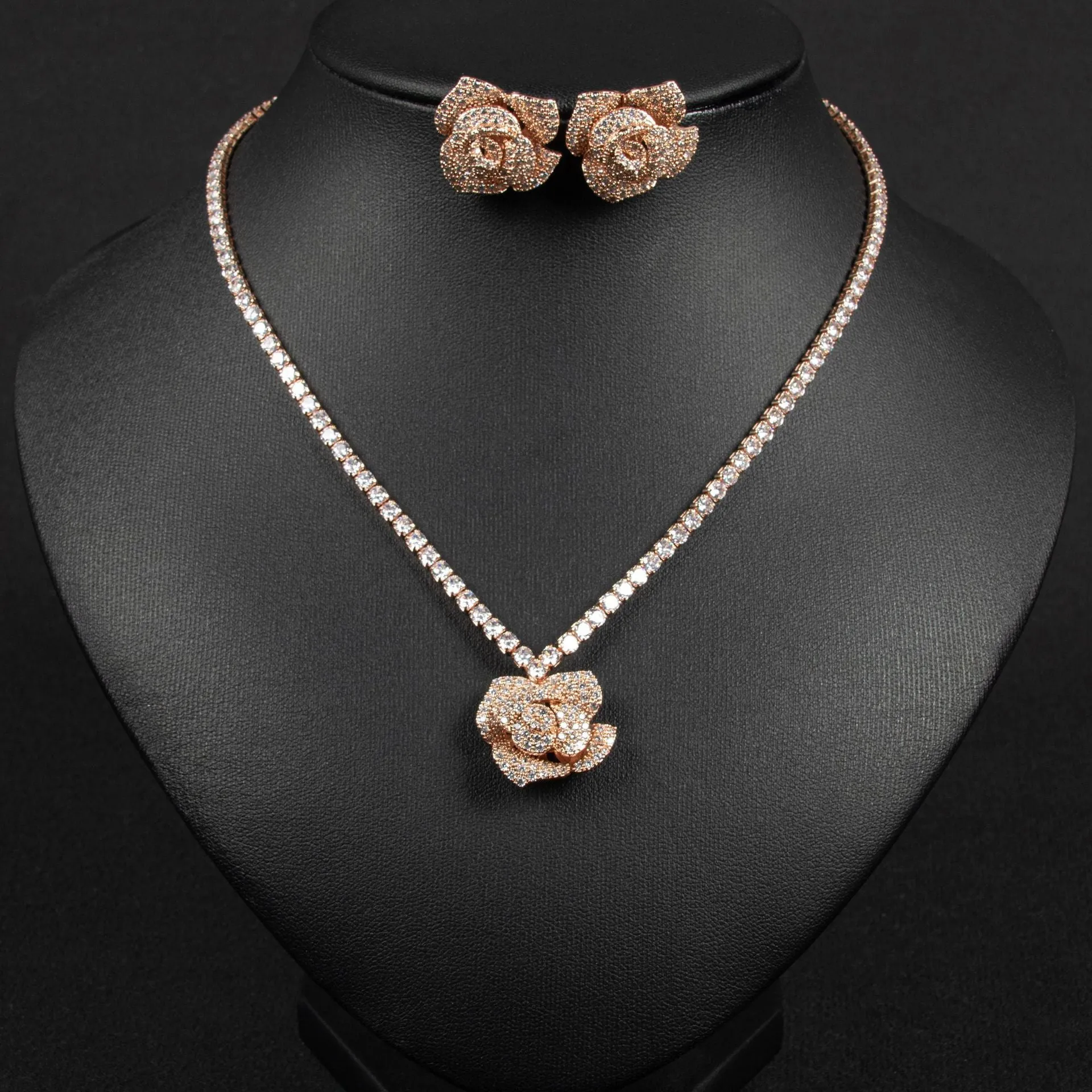 Hot sale European and American rose zircon necklace for women, casual and versatile, niche design, high-end suit