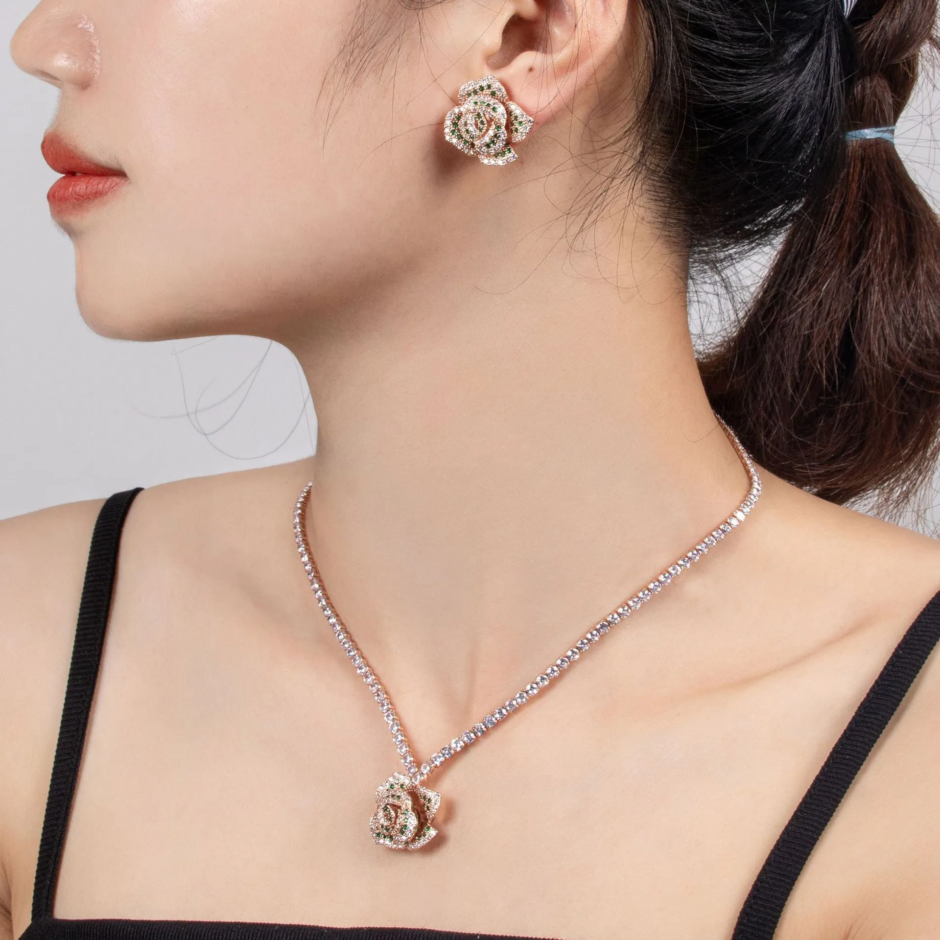 Hot sale European and American rose zircon necklace for women, casual and versatile, niche design, high-end suit