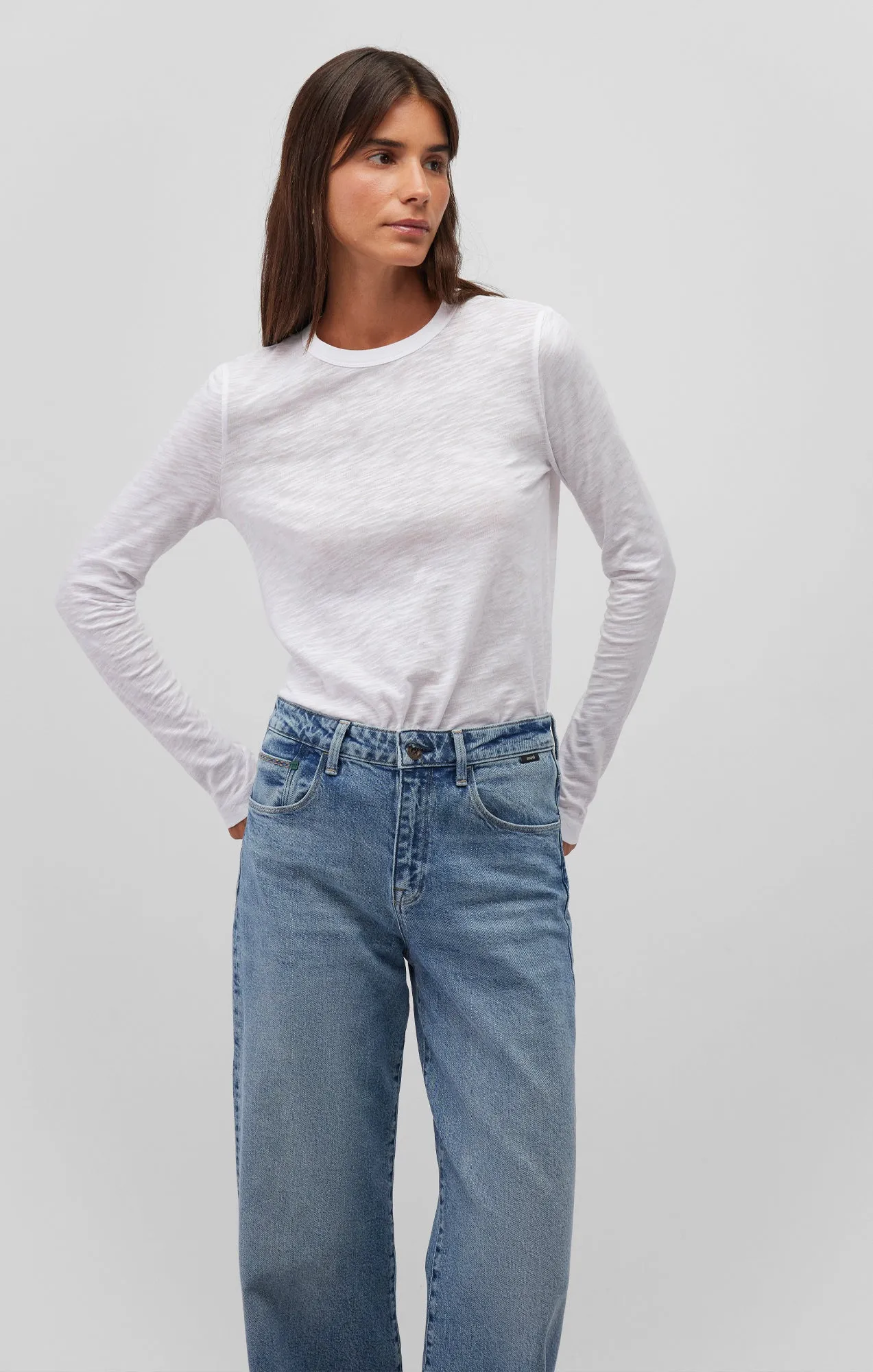 LONG SLEEVE CREW NECK T-SHIRT IN WHITE