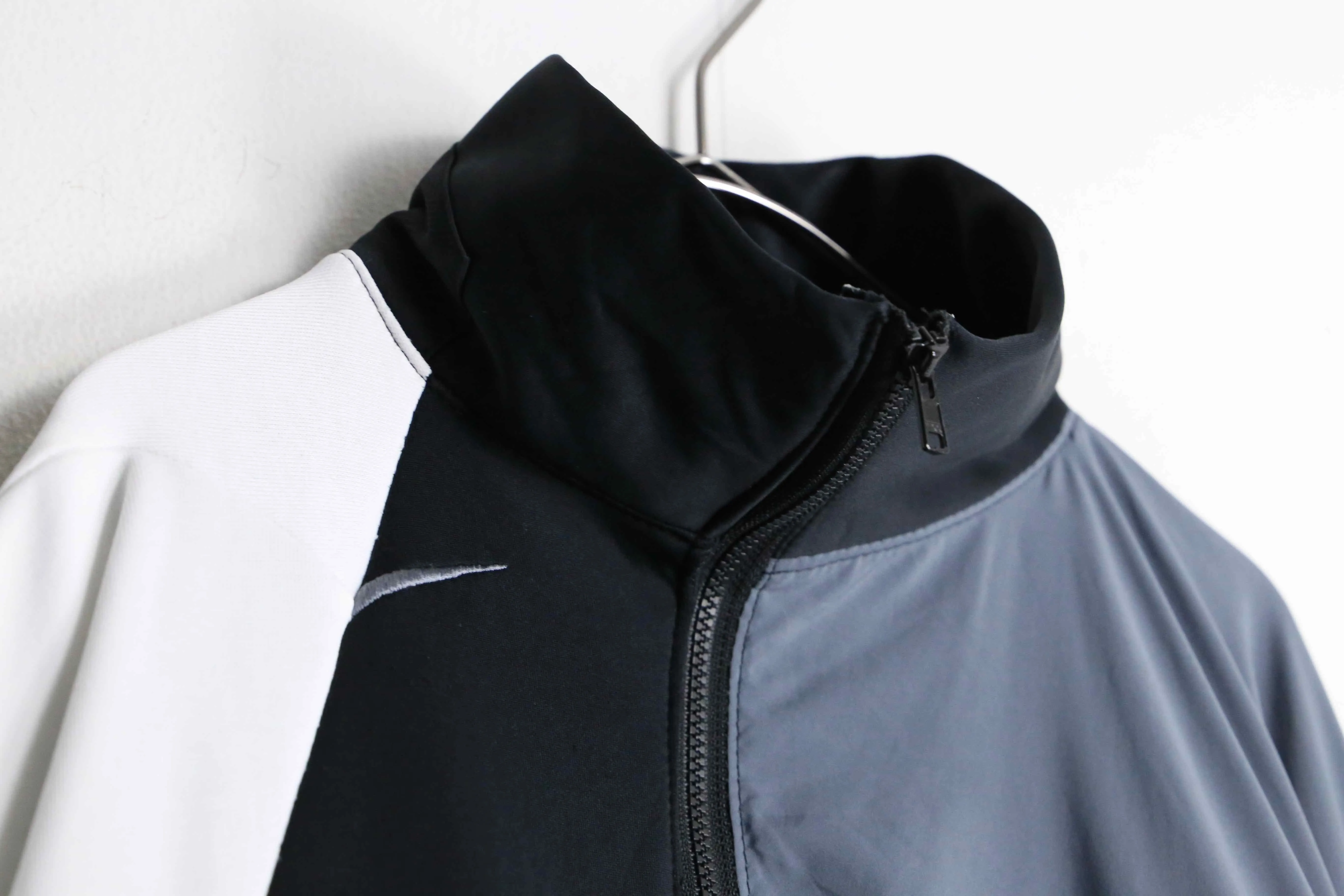 "Re:make" docking design track jacket